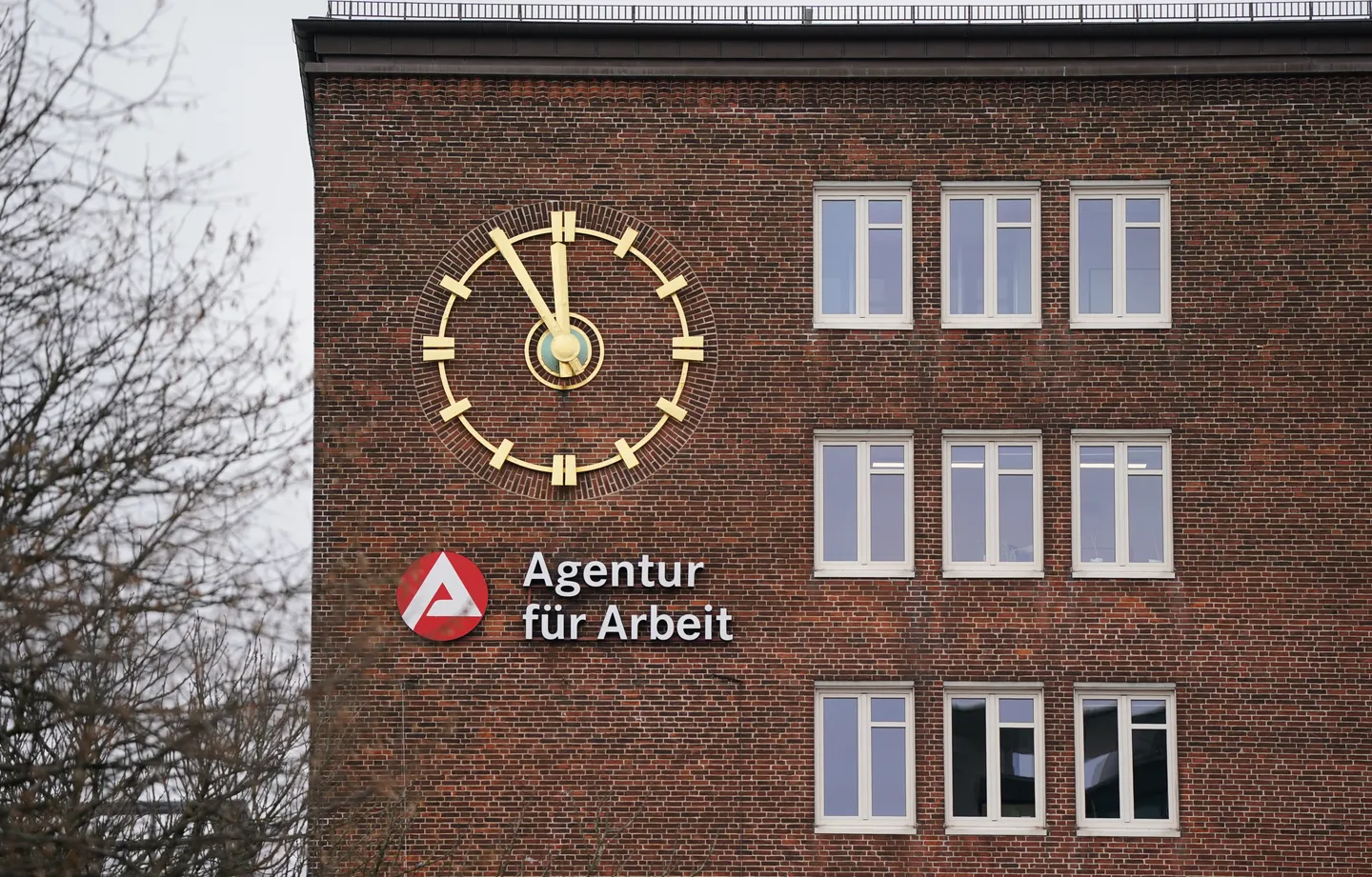 Frühjahrsbelebung auf dem Arbeitsmarkt bleibt schwach